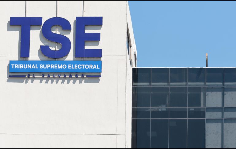 El artículo 143 del Código Electoral establece que los candidatos a la Presidencia y a la Vicepresidencia deben personalmente presentar sus solicitudes. EFE/ R. Sura