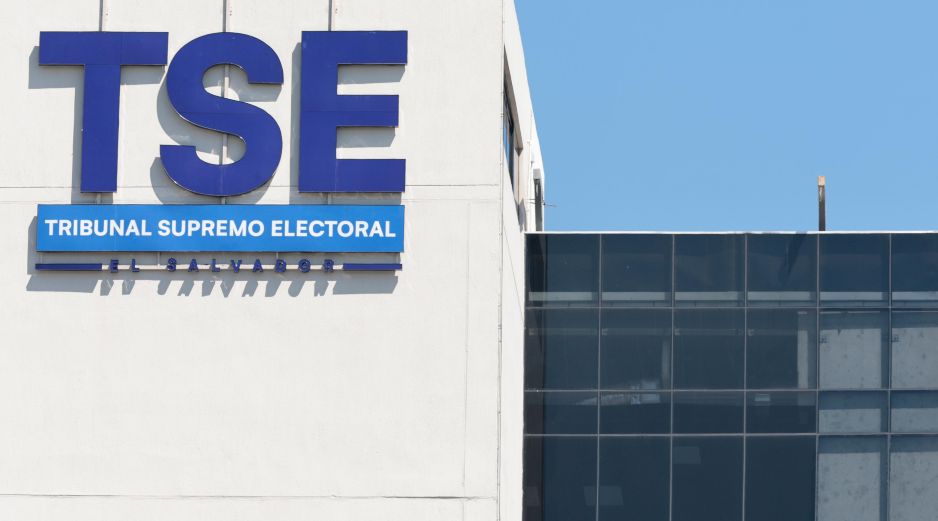El artículo 143 del Código Electoral establece que los candidatos a la Presidencia y a la Vicepresidencia deben personalmente presentar sus solicitudes. EFE/ R. Sura