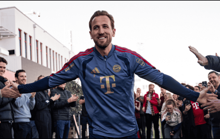 Harry Kane celebra la conquista del Balón de Oro mientras el club del Bayern Múnich le alista una 