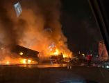 Elementos de Protección Civil y Bomberos de Ocoyoacac acudieron al tramo carretero para atender el siniestro. ESPECIAL