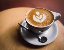 El consumo de esta popular bebida genera dudas sobre sus efectos a largo plazo y la importancia de mantener ciertos cuidados. UNSPLASH.