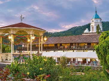 Los antiguos pueblos mineros conservan casonas de adobe, calles empedradas y edificios que recuerdan los siglos de prosperidad. ESPECIAL