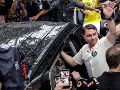 Fotografía de archivo del 25 de octubre de 2026 del excandidato a la presidencia Flavio Bolsonaro saludando a sus seguidores en Río de Janeiro. EFE/ A. Lacerda