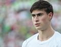 El atacante mexicano acompañó al Olympiacos desde las gradas y convivió con los aficionados antes del encuentro de Copa de Grecia. IMAGO7
