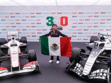 Conoce dónde ver la transmisión en vivo para disfrutar de la exhibición del piloto mexicano Sergio Pérez a bordo de su monoplaza Cadillac en la Ciudad de México. EFE/I. Esquivel