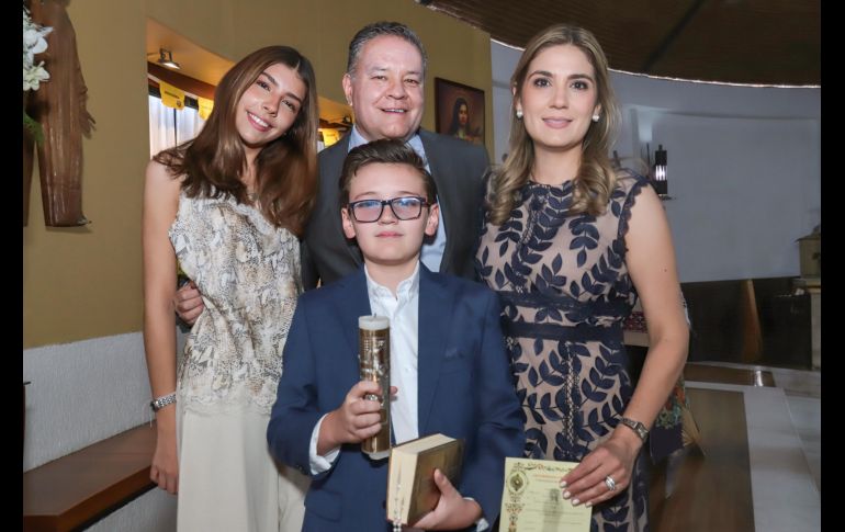 Amanda Gómez Álvarez Ramírez, Juan José Gómez Álvarez Watababe, Marcela Ramírez Ruiz y Juan José Gómez Álvarez Ramírez. GENTE BIEN JALISCO / Revista del 30 de octubre 2026