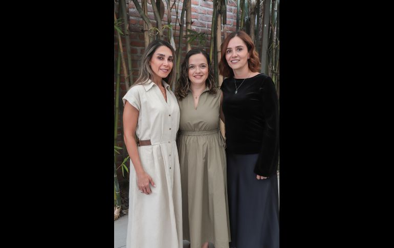 Eli Zargarian, Adriana Barrientos y Verónica Sandoval. GENTE BIEN JALISCO / Juan José Gómez Álvarez celebra su comunión