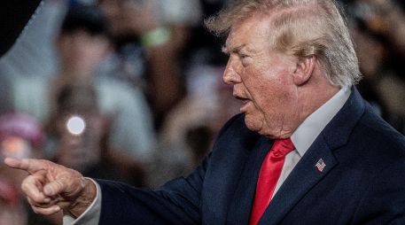 La investigación exclusiva de The New York Times, basada en mensajes de texto y entrevistas con al menos 12 fuentes, reveló que abogados de la campaña de Peltola y funcionarios del DSCC pasaron meses buscando a personas con el mismo nombre que el senador republicano. EFE/L. Brett