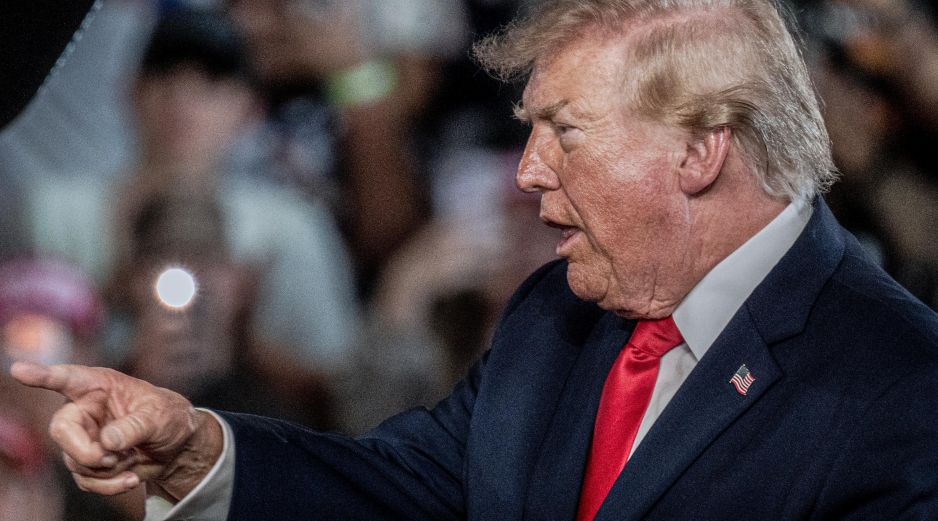 La investigación exclusiva de The New York Times, basada en mensajes de texto y entrevistas con al menos 12 fuentes, reveló que abogados de la campaña de Peltola y funcionarios del DSCC pasaron meses buscando a personas con el mismo nombre que el senador republicano. EFE/L. Brett