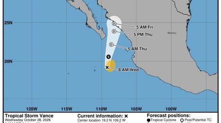 El Servicio Meteorológico Nacional advierte que la tormenta tropical “Vance” provocará lluvias en 25 estados este 28 de octubre. EFE/NOAA-NHC