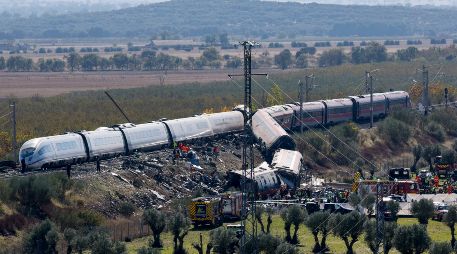 Un grave accidente de trenes en Toledo ha encendido las alertas internacionales. Conoce las acciones de la Embajada de México en España y los canales de contacto para familiares. EFE/C. Moya