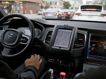 Los choferes no verificados pueden recurrir a cuentas duplicadas para eludir exámenes psicométricos o antecedentes penales. AP/ARCHIVO