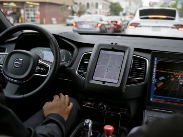 Los choferes no verificados pueden recurrir a cuentas duplicadas para eludir exámenes psicométricos o antecedentes penales. AP/ARCHIVO