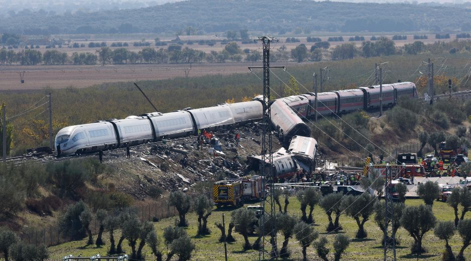 Una plataforma ciudadana permitió compartir reportes de pasajeros y buscar familiares desaparecidos tras el accidente ferroviario en Urda. EFE/C. Moya.