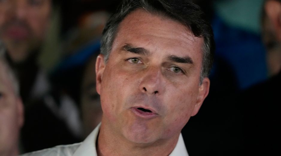 Una vez que aterrizó en Miami, Flávio Bolsonaro denunció un 