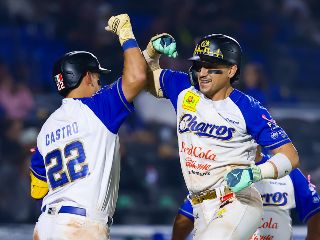 Carlos Mendívil conectó un imparable productor en la cuarta entrada y un cuadrangular de dos carreras en la séptima. CORTESÍA/Charros de Jalisco
