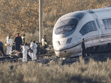 El presidente de la comunidad autónoma de Castilla-La Mancha, Emiliano García-Page, informó sobre le incremento de la cifra de fallecidos. EFE/JJ. Guillen