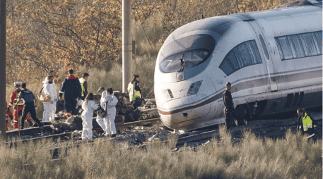 El presidente de la comunidad autónoma de Castilla-La Mancha, Emiliano García-Page, informó sobre le incremento de la cifra de fallecidos. EFE/JJ. Guillen