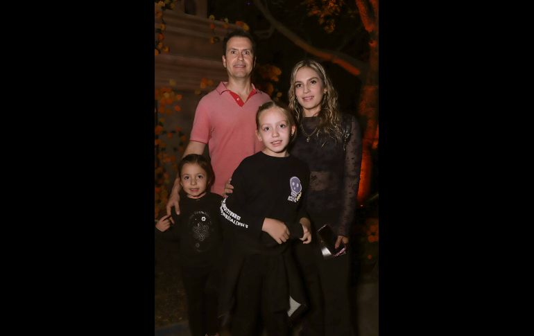 Romina, Regina, Roberto y Priscilla Gómez. GENTE BIEN JALISCO / Revista del 30 de octubre 2026
