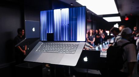 Apple presenta la nueva MacBook Pro durante su evento de lanzamiento de productos «Pro and Tell» en Los Ángeles, California, EU, el 28 de octubre de 2026. En el evento se presentaron la última MacBook Pro de Apple, con un chip M6, y un iPad mini rediseñado. EFE/C. Torres