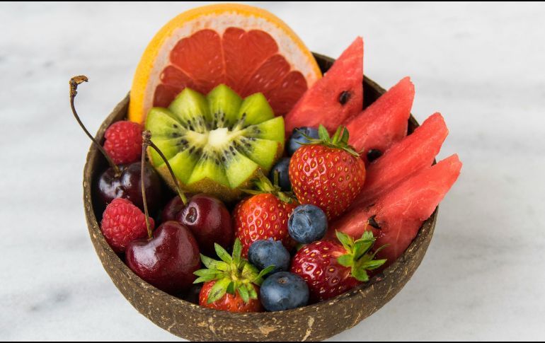 Los expertos coinciden en que una dieta equilibrada puede marcar la diferencia en la prevención de enfermedades durante el invierno. UNSPLASH