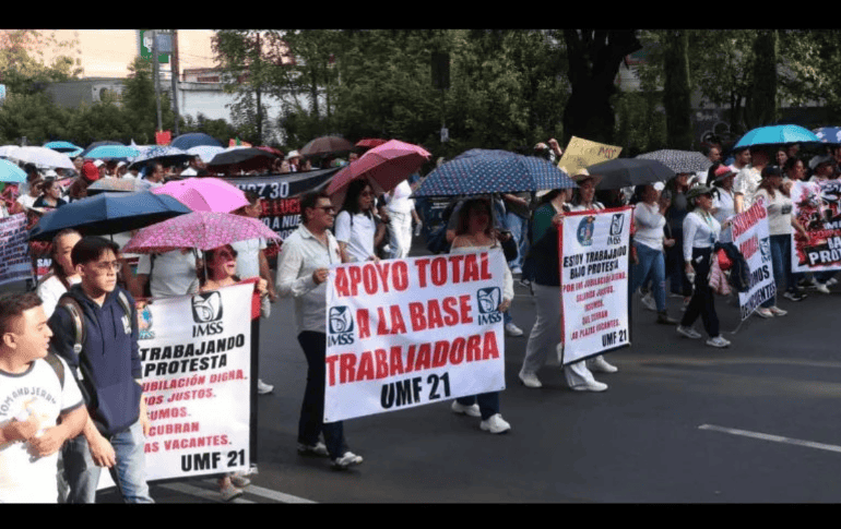 Los trabajadores del Instituto Mexicano del Seguro Social (IMSS) volverán a las calles del país para manifestar su inconformidad con la la propuesta de aumento salarial. EFE / ARCHIVO