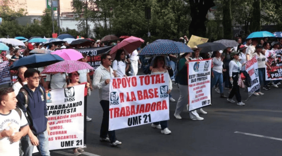 Los trabajadores del Instituto Mexicano del Seguro Social (IMSS) volverán a las calles del país para manifestar su inconformidad con la la propuesta de aumento salarial. EFE / ARCHIVO