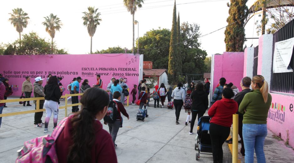 Para primaria, la Beca Rita Cetina otorga la cantidad de dos mil 500 pesos por estudiante mediante un depósito único por ciclo escolar. EL INFORMADOR/ARCHIVO