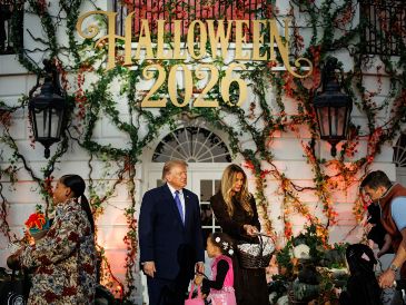 El evento de Halloween se produce en un momento de intensa actividad política en Estados Unidos, a escasos días de las elecciones de medio mandato programadas para el 3 de noviembre de 2026. EFE/S. Corum
