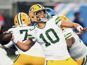 Jordan Love. El quarterback lanzó tres pases de anotación y acumuló 288 yardas para conducir la victoria de Green Bay. AP