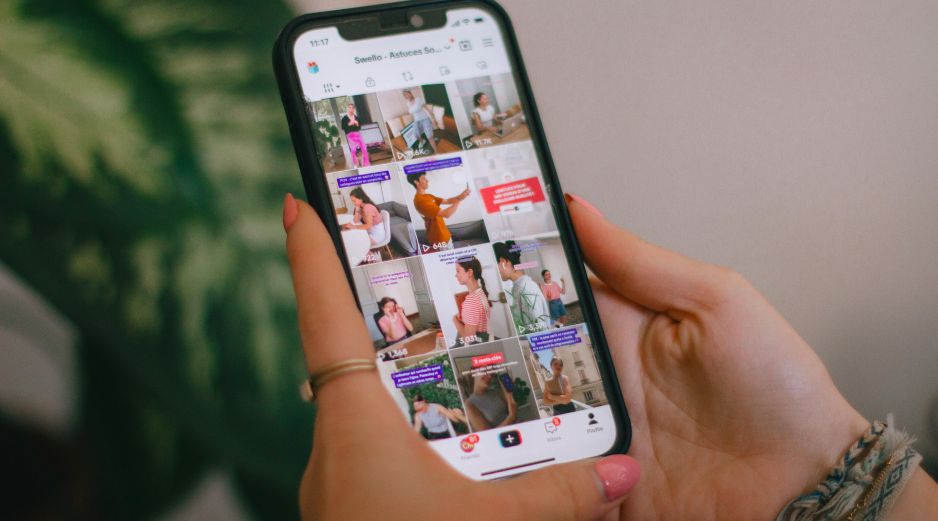El director de Asuntos Públicos de TikTok informó que el Consejo Ciudadano apoyó a desarrollar herramientas para abordar autolesiones y conductas de riesgo. UNSPLASH