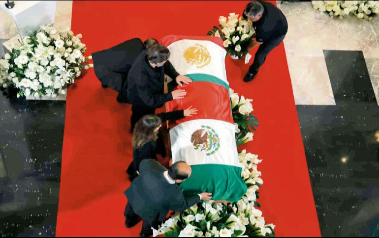 Una multitud se dio cita para dar el último adiós de cuerpo presente al líder político. EL UNIVERSAL