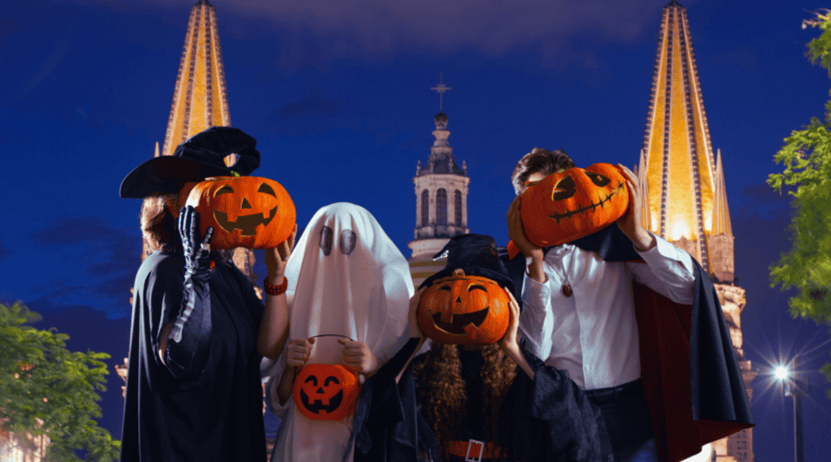Este sábado 31 de octubre de 2026, el Área Metropolitana de Guadalajara se prepara para vivir una jornada de Halloween con condiciones meteorológicas inmejorables. ESPECIAL / CANVA