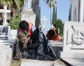 Las labores incluyeron el retiro de maleza, escombros y basura de los pasillos principales y áreas comunes de ambos cementerios. ESPECIAL