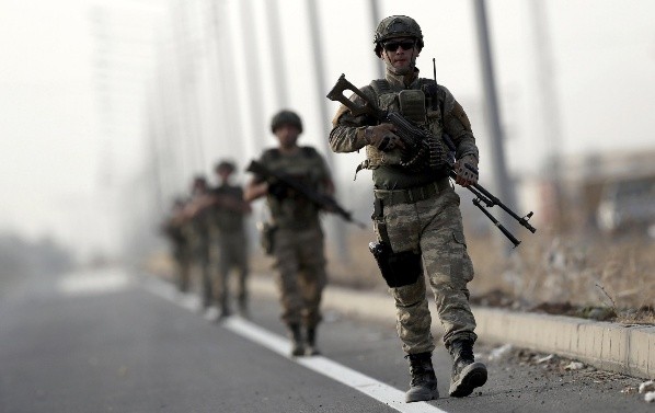 Soldados turcos cerca de la frontera turco-iraquí, en la ciudad de Sirnak.