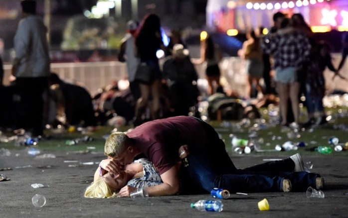 La policía de Las Vegas pide paciencia a los familiares porque la identificación de las víctimas llevará tiempo. AFP / D. Becker