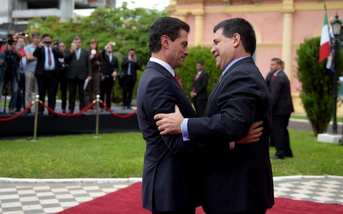 El Presidente Peña Nieto es recibido por su homólogo paraguayo, Horacio Cartas Jara, conforme al protocolo. NTX / Presidencia 