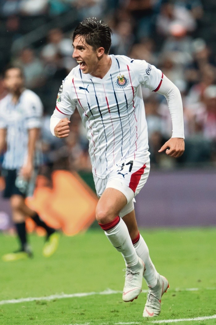 Chivas tiene a su Messi, De Bruyne y CR7