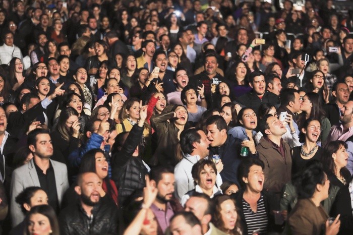 El cantante durante su presentación en Aguascalientes. CORTESÍA