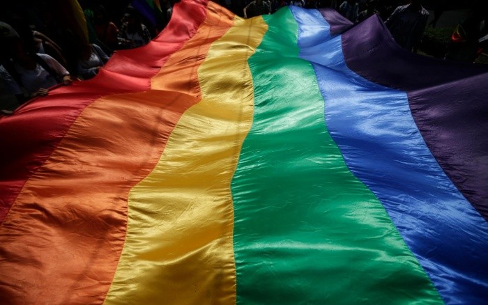 GAY, HOMOSEXUAL, LGTB, COMUNITARIO LGTB, LGBT ORGULL, LGBT, Marcha dell'orgullo LGTB, exigiendo igualitarios para la comunidad de la bandera arco iris.  FAO015.  Fecha: Fabricio Atilano Ochoa.  Fecha: 15 de junio de 2019.