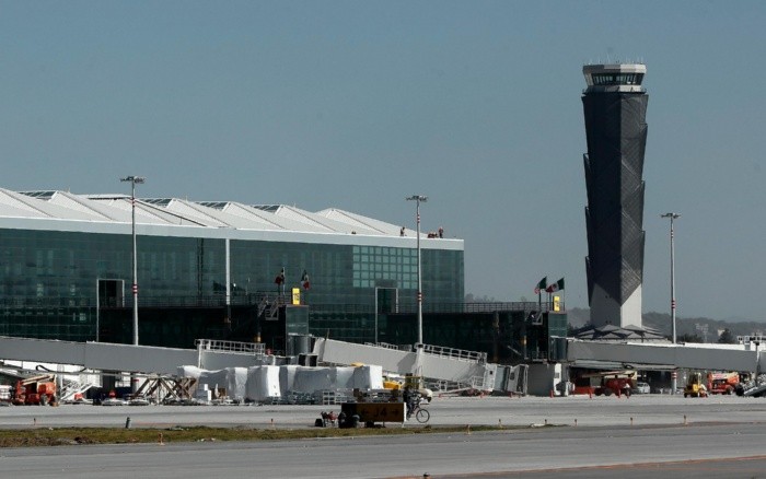 MEX3642. ZUMPANGO (MÉXICO), 10/05/2022.- Vista de la torre de control del Aeropuerto Internacional Felipe Ángeles el 1 de febrero de 2022, ubicada en el municipio de Zumpango, Estado de Mexico (Mexico). Las autoridades aeroportuarias y las aerolíneas mexicana acordaron aumentar la oferta de vuelos desde el recien inaugurado Aeropuerto Internacional Felipe Ángeles (AIFA) y uno de los primeros objetivos será alcanzar más de 100 operaciones diarias, informó este martes la Secretaría de Gobernación (Interior) de Mexico. EFE/Jose Mendez ARCHIVO