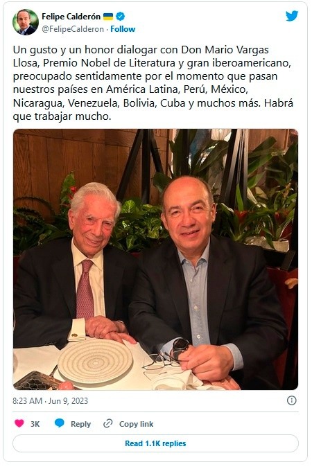 La fotografía de Calderón y Vargas Llosa fue publicada en Twitter.