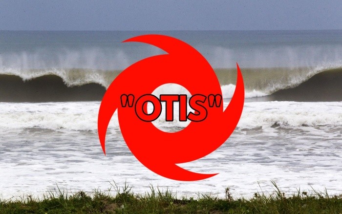 81023218. Rosario, Sin, 23 Oct 2018. (Notimex-Jose Pazos).- Pescadores y agricultores de los poblados: el Caimanero, Teodoro Beltrán y Francisco Villa, monitorean el oleaje de las playas ante la llegada de Willa al sur de Sinaloa.  NOTIMEX/FOTO/JOSÉ PAZOS/JPF/HURACÁN17 Pescadores monitorean oleaje