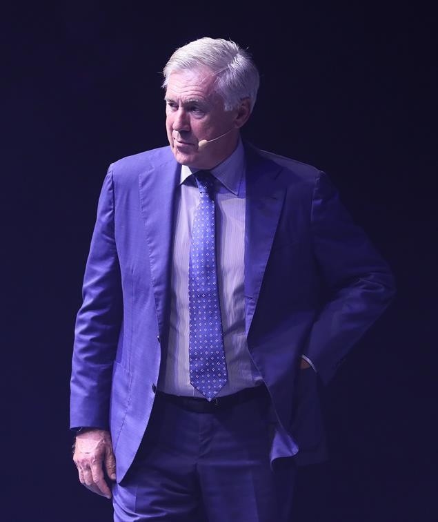 Carlo Ancelotti mostró su respeto y admiración hacia el director técnico mexicano Javier Aguirre.&nbsp;EFE/ Mario Guzmán