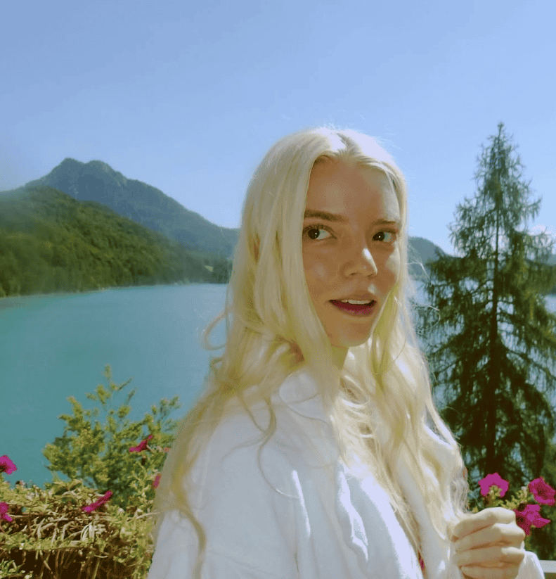 INSTAGRAM/ @anyataylorjoy 