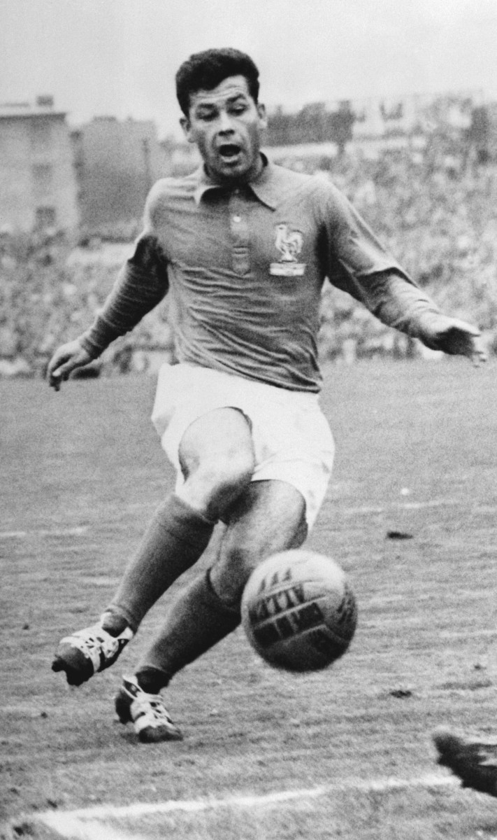 El francés Just Fontaine anotó un total de trece goles, una marca aún no superada. AFP / ARCHIVO
