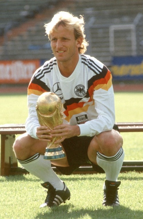 Andreas Brehme marcó de dudoso penal el gol de la victoria alemana en el minuto 85. AFP / ARCHIVO&nbsp;
