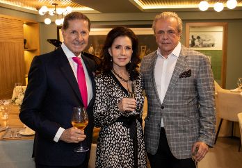 Hilda y Luis Vejar con Luis Larios. GENTE BIEN JALISCO/ Christian Pérez