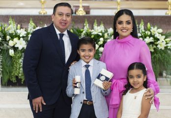 Emmanuel de la Mora recibe la Primera Comunión. GENTE BIEN JALISCO/ Servando Gómez